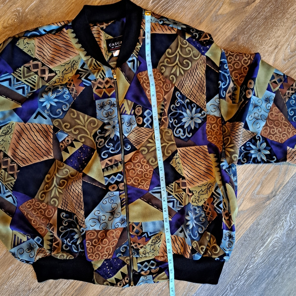 Colorful Geometric Pattern Jacket Size Large - Picture 7 of 7